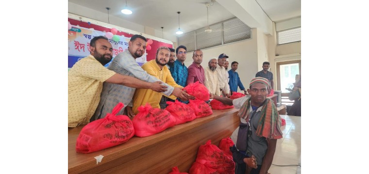 শিবগঞ্জে স্বেচ্ছাসেবী সংগঠনের উদ্যোগে ঈদ সামগ্রী বিতরণ