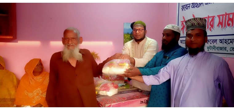 ভোলাহাটে রুবেল আহমেদ জনকল্যাণ পাঠাগারের ঈদ উপহার সামগ্রী বিতরণ 