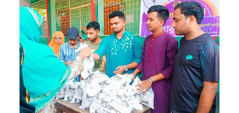 রহনপুরে  তারুণ্যের ঈদ সামগ্রী বিতরণ 