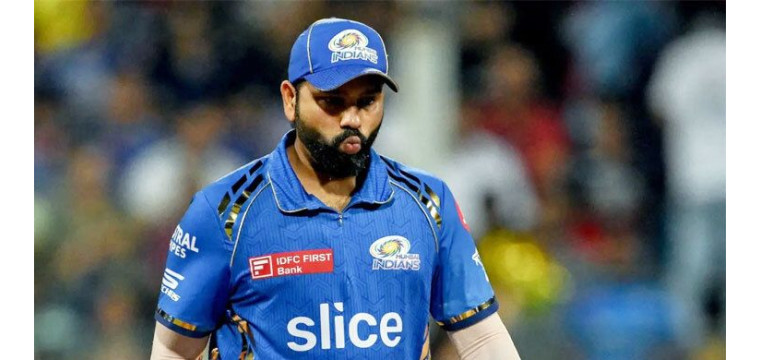 ১২ জন খেলানোর নিয়ম নিয়ে ক্ষোভ রোহিতের