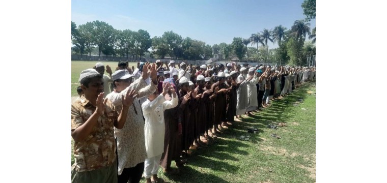 বৃষ্টির আশায় রহনপুরে ইসতিসকার নামাজ আদায়