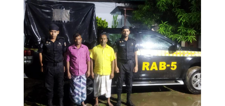 চাঁপাইনবাবগঞ্জে ৪৮ বোতল বিদেশীসহ আটক-২