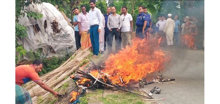 হালতিবিলে অভিযান-তিন লক্ষাধিক টাকার হুইল-বর্শি পুড়িয়ে ধ্বংস 