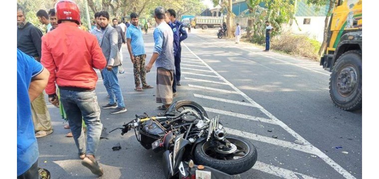 পুঠিয়ায় বাস-মোটরসাইকেল সংঘর্ষে নিহত ৩