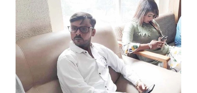 ‘ইভটিজিংয়ের’ অভিযোগ নিয়ে ডিবি কার্যালয়ে হিরো আলম 