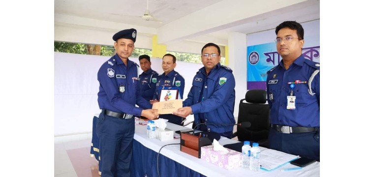 চাঁপাইনবাবগঞ্জ জেলায় শ্রেষ্ঠ ওসি মিন্টু রহমান