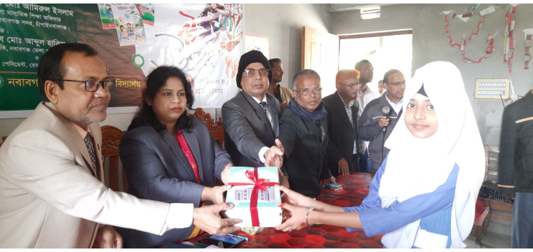 নবাবগঞ্জ জেলা আদর্শ উচ্চ বিদ্যালয়ে বই উৎসব পালিত