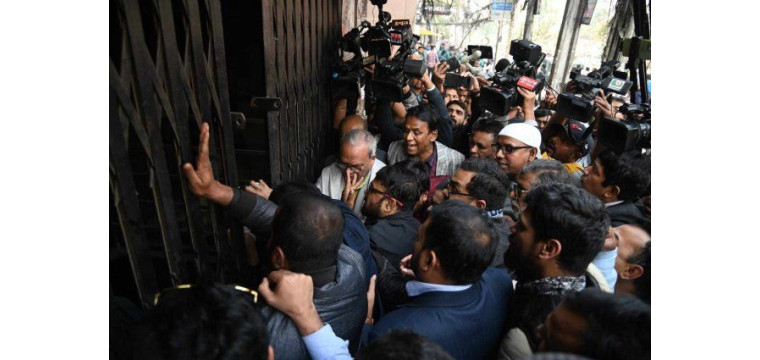 তালা ভেঙে বিএনপি কার্যালয়ের নিয়ন্ত্রণ নিলেন নেতাকর্মীরা