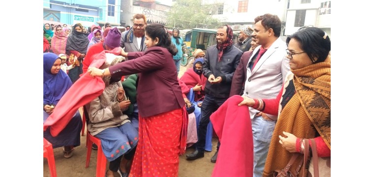 চাঁপাইনবাবগঞ্জে শীতার্তরা পেলেন কম্বল 