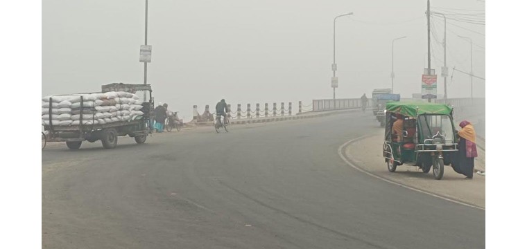 শৈত্যপ্রবাহের কবলে চাঁপাইনবাবগঞ্জ, নাকাল খেটে খাওয়া মানুষ