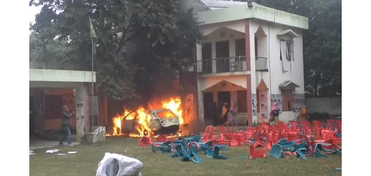রূপগঞ্জে নির্বাচনী বিরোধ ঘিরে আ.লীগের দুই পক্ষে সংঘর্ষ, যানবাহনে আগুন