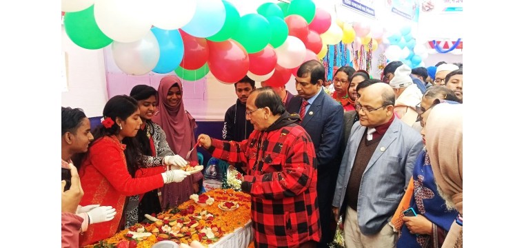 নবাবগঞ্জ সরকারি কলেজে পিঠা উৎসব