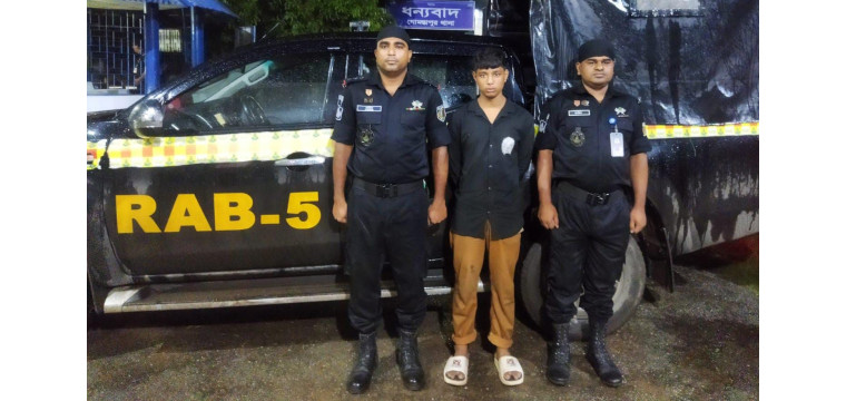 চাঁপাইনবাবগঞ্জে ৩০০ বোতল ফেন্সিডিল উদ্ধার 