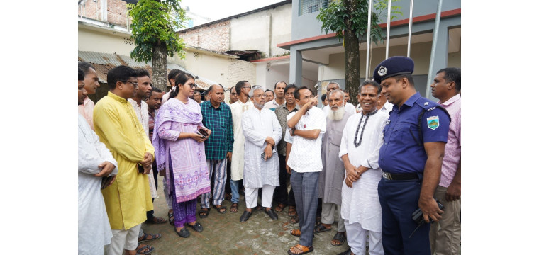 অনিয়ম ধরতে স্কুলে হাজির এমপি আসাদুজ্জামান আসাদ 