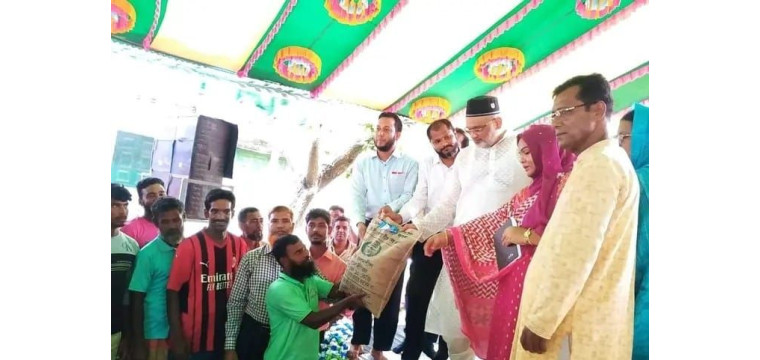 গোদাগাড়ীতে কৃষি প্রযুক্তি মেলার উদ্বোধন, কৃষকদের মাঝে প্রণোদনার  বীজ ও সার বিতরণ