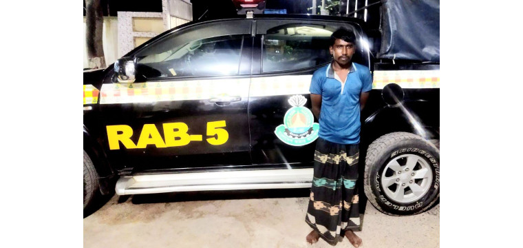 কুমিল্লা থেকে চাঁপাইয়ে আসার পথে পুঁঠিয়ায় ৪২ কেজি গাঁজাসহ আটক-১