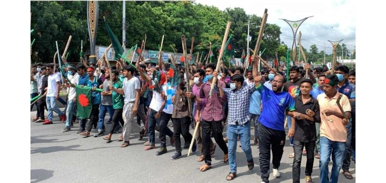 উত্তাল রাজশাহী অগ্নিসংযোগ,খণ্ড খণ্ড বিক্ষোভ মিছিল ধাওয়া পাল্টা ধাওয়া