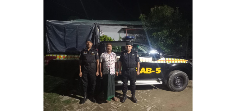 চাঁপাইনবাবগঞ্জে হিরোইন ও নগদ টাকাসহ গ্রেফতার-১