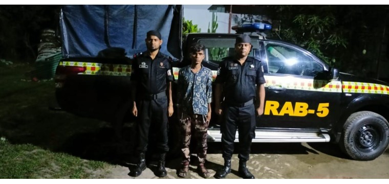 আমের ক্যারেটে ৪শ বোতল ফেন্সিডিল উদ্ধার আটক-১ 