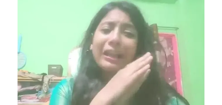 রাজশাহীতে ফেসবুক লাইভে কষ্টের কথা জানিয়ে গৃহবধূর ‘আত্মহত্যা’