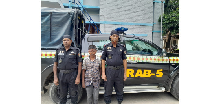 চাঁপাইনবাবগঞ্জের গোমস্তাপুরে সাড়ে ৫ হাজার ইয়াবা উদ্ধার, আটক-১ 