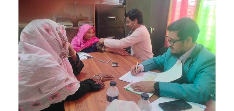 ভোলাহাটে বীর মুক্তিযোদ্ধাদের ফ্রি চিকিৎসা প্রদান