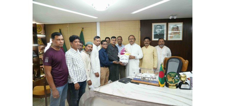মেয়র লিটনের সাথে নবনির্বাচিত ফুটবল এসোসিয়েশনের নেতৃবৃন্দের সৌজন্য সাক্ষাৎ