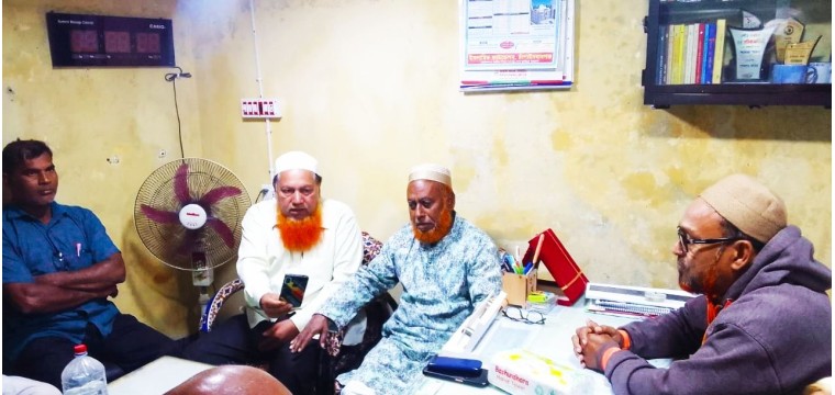 ভোলাহাটে সাংবাদিকদের সাথে ইফতার করলেন সাবেক উপজেলা চেয়ারম্যান 