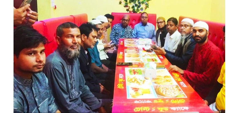 ভোলাহাটে সাংবাদিকদের সাথে ইফতার করলেন উপজেলা চেয়ারম্যান প্রার্থী খালেক 