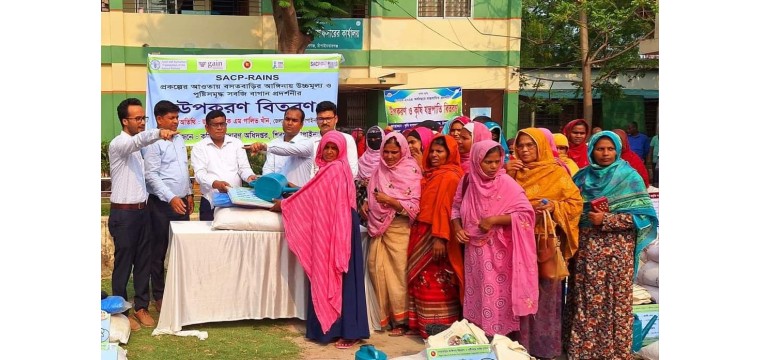 চাঁপাইনবাবগঞ্জের শিবগঞ্জে কৃষি উপকরণ বিতরণ