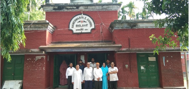 ভোলাহাটের বিভিন্ন উন্নয়ন প্রকল্প পরিদর্শন করেছেন জেলা পরিষদ চেয়ারম্যান