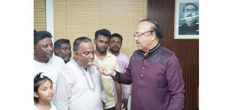 মেয়র লিটনের সাথে নবনির্বাচিত চেয়ারম্যান বকুলের সৌজন্য সাক্ষাৎ