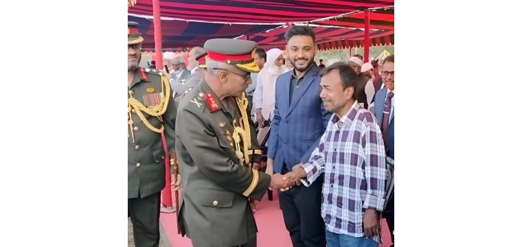 সশস্ত্র বাহিনী দিবসে বগুড়া কমান্ডারকে বিভাগীয় প্রেসক্লাব রাজশাহীর শুভেচ্ছা