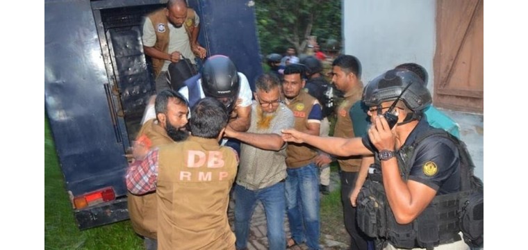 আ.লীগ নেতা ডাবলু সরকারকে আদালতে ডিম নিক্ষেপ,আরও ৫ দিনের রিমান্ডে