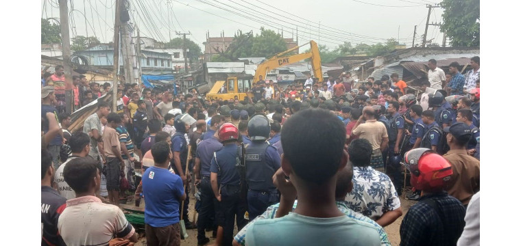 চাঁপাইনবাবগঞ্জে রহনপুর রেলস্টেশনের অবৈধ স্থাপনা উচ্ছেদ