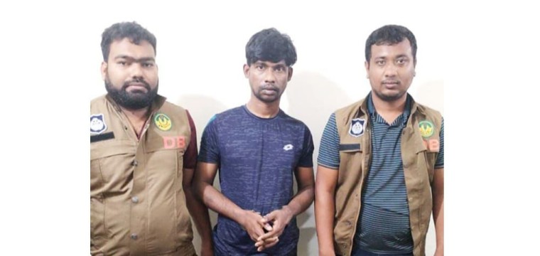 রাজশাহীতে ব্ল্যাকমেইল ও চাঁদাবাজির অভিযোগে গ্রেপ্তার ১