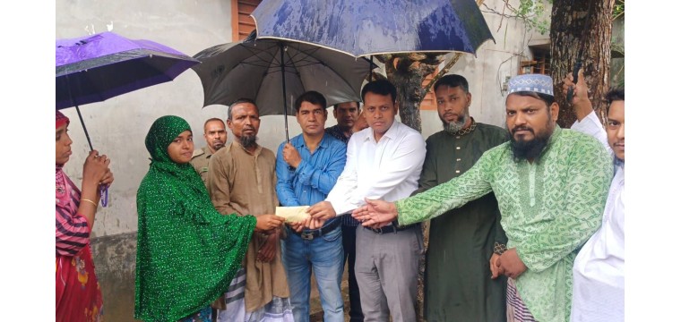শিবগঞ্জে বজ্রপাতে নিহত দুই পরিবারকে অর্থ সহায়তা