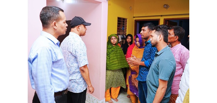 রাজশাহীতে মেয়েকে উত্ত্যক্তের প্রতিবাদ করায় বাবাকে খুন, ঘটনাস্থল পরিদর্শনে পুলিশ কমিশনার