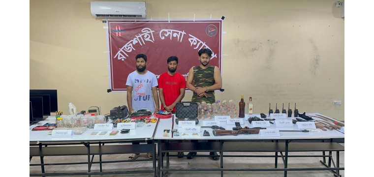 রাজশাহীতে সেনা অভিযানে অবৈধ অস্ত্র ও বিস্ফোরক সহ আটক ৩