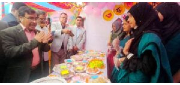 তারুণ্যের উৎসব উপলক্ষে চাঁপাইনবাবগঞ্জ সরকারি মহিলা কলেজে পিঠা মেলা