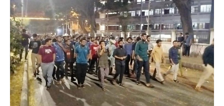 কুয়েটে শিক্ষার্থীদের ওপর হামলার প্রতিবাদে বুয়েটে বিক্ষোভ