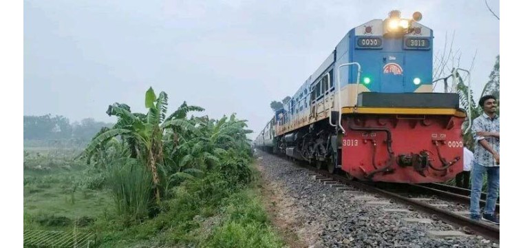 রাজশাহীর সঙ্গে রেল যোগাযোগ স্বাভাবিক, বগি উদ্ধার