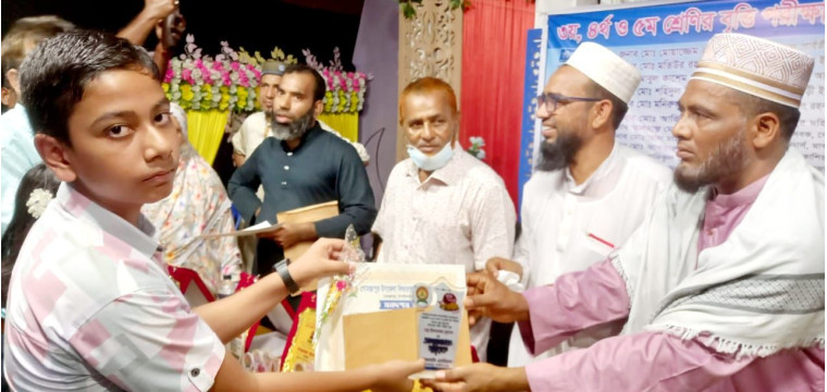 গোমস্তাপুরে ৩য় ৪র্থ ও ৫ম বর্ষের বৃত্তি পরীক্ষা-২০২৪ খ্রি এর কৃতি শিক্ষার্থীদের সংবর্ধনা