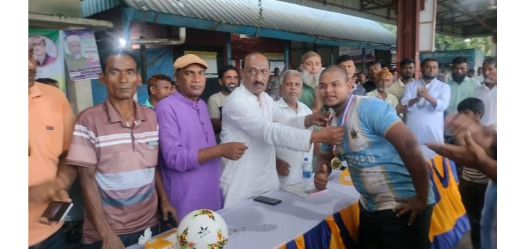 নাচোলে আরাফাত রহমান কোকো স্মৃতি বর্ষাকালীন ফুটবল টুর্নামেন্টের শুভ উদ্বোধন 