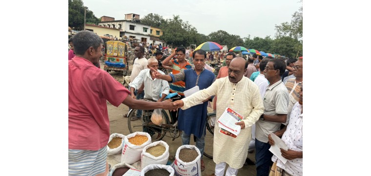 ভোলাহাটে বিএনপির রাষ্ট্র কাঠামো মেরামতের ৩১ দফা দাবীতে লিফলেট বিতরণ 