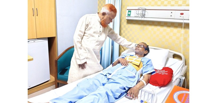 সাংবাদিক কাজলকে দেখতে হাসপাতালে জামায়াত নেতা নূরুল ইসলাম বুলবুল
