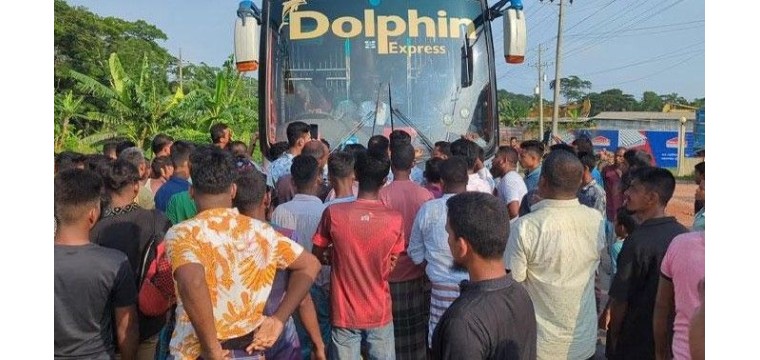 পাবনায় কাভার্ডভ্যান চাপায় মা-মেয়েসহ নিহত ৩