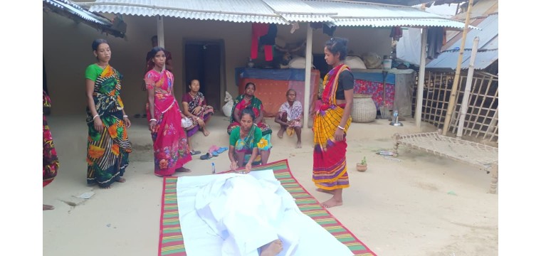 গোমস্তাপুরে পানিতে ডুবে মানসিক ভারসাম্যহীন আদিবাসী মহিলার মৃত্যু 