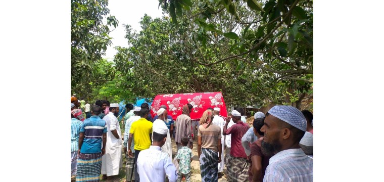 গোমস্তাপুর স্মার্ট প্রেস ক্লাব এর অর্থ সম্পাদকের আম্মার মৃত্যুতে সভাপতি ও সম্পাদকের শোক প্রকাশ 