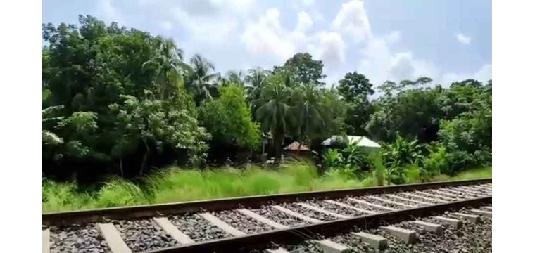 চাঁপাইনবাবগঞ্জে ট্রেনে কাটা পড়ে কলেজছাত্রীর মৃত্যু